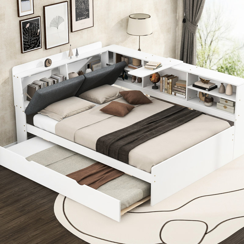 Lit plateforme en bois blanc avec lit gigogne, tête de lit et étagères - ajout élégant dans les étagères de la tête de lit, utilisation plus efficace