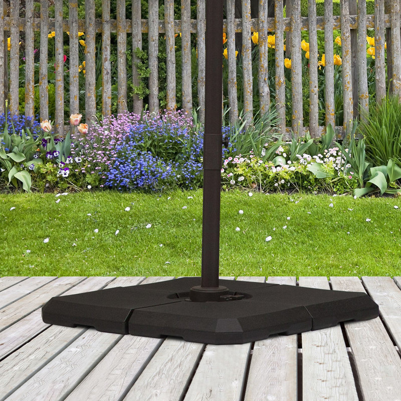 Poids de la base du parasol décalé - 38,28 po Le patio en porte-à-faux avec structure en X et capacité de 264 lb offre une plateforme stable pour