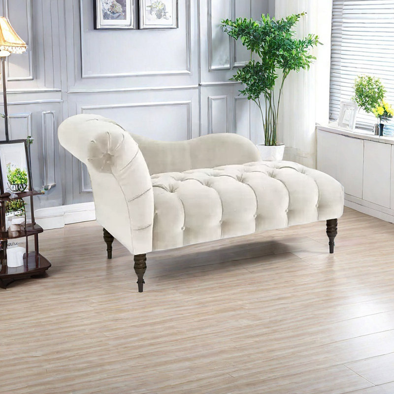 Laysa, Orienté à gauche (vu de face), Beige