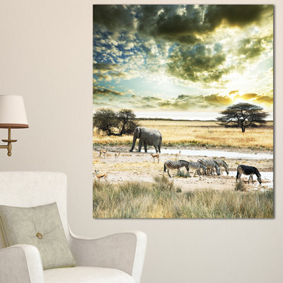 «Wild African Zebras and Elephant», reproduction de photo sur toile tendue