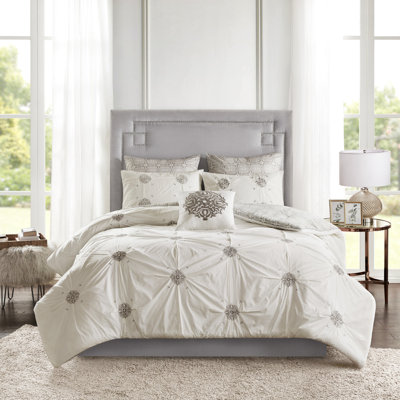 Édredon 6 pièces en coton réversible avec motif brodé caractéristique