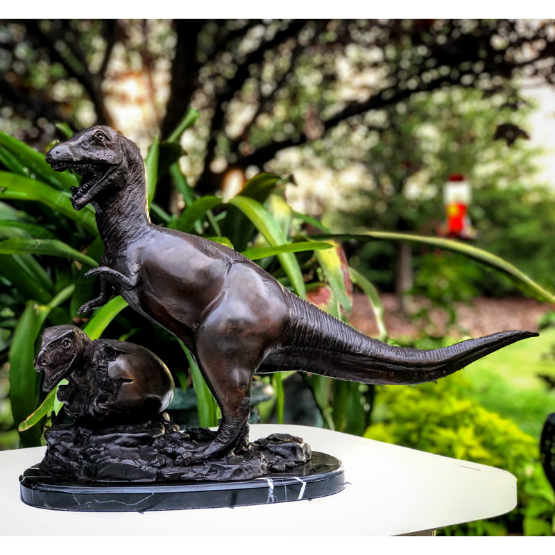 Statue de dinosaure en bronze avec bébé et œuf sur une base en marbre