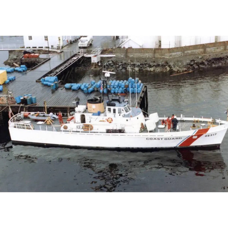 Modèle de navire USCG Cape Newagen (WB-95318), H 10 po x l 30 po x P 5 po