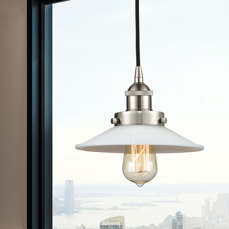 Luminaire suspendu conique à 1 lumière Cahaba, Blanc mat, Nickel satiné brossé