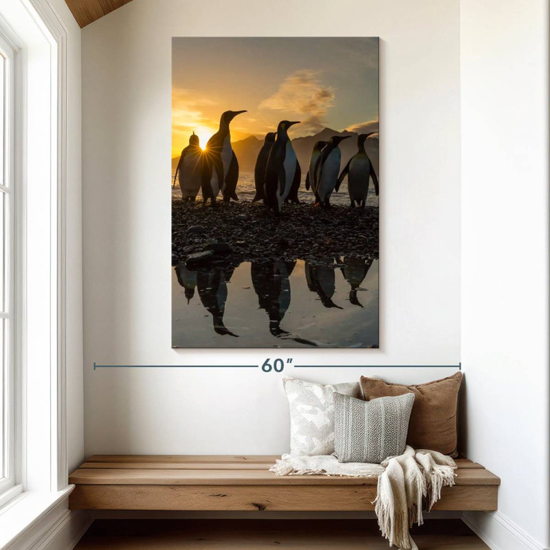 Pingouins au lever du soleil, H 51 po x l 34 po