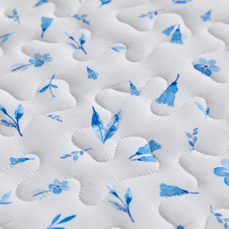 3 Piece  All Season Cottagecore Microfiber Quilt Set, King Quilt + 2 King Shams, Blue/White Floral