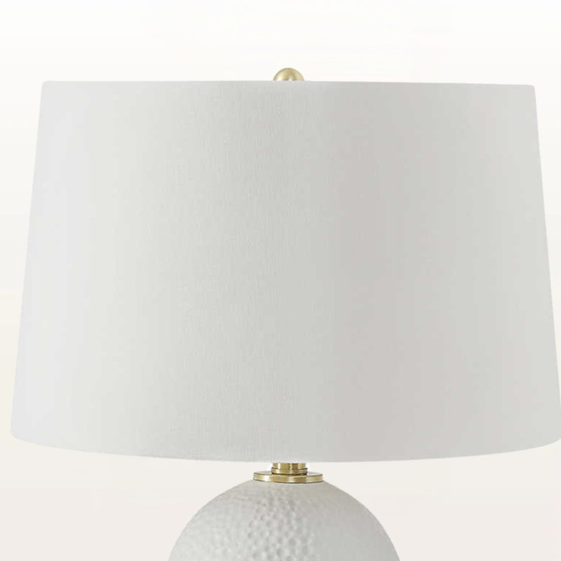 Lampe de table en céramique avec abat-jour ivoire et crème Nada, H 25,71 po x l 15,88 po x P 15,77 po
