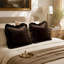 Housses de coussin décoratives luxueuses à volants en velours, pour canapé ou fauteuil.-133653755-133653751