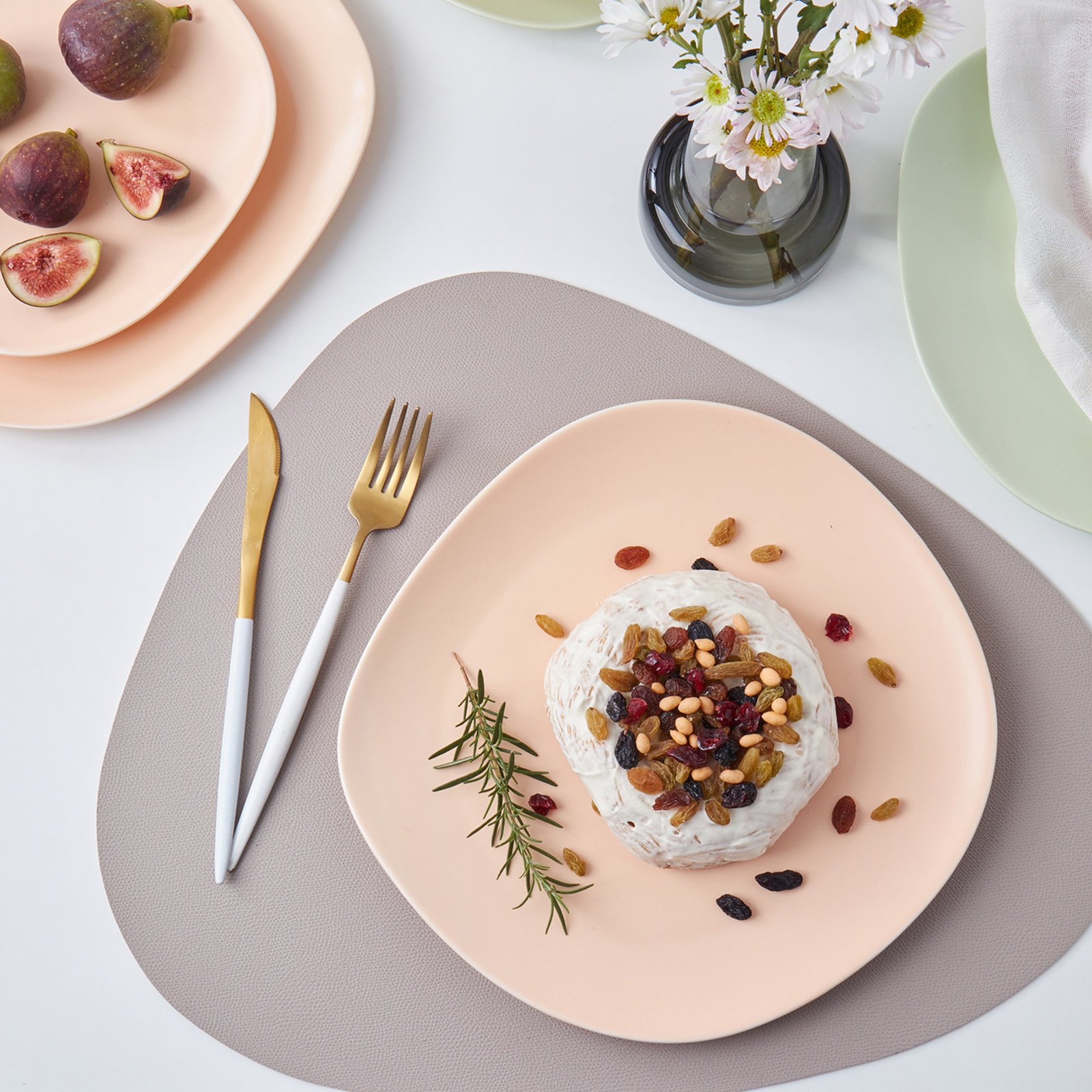 Delilah 11" Porcelain Dinner Plate, Pastel Orange