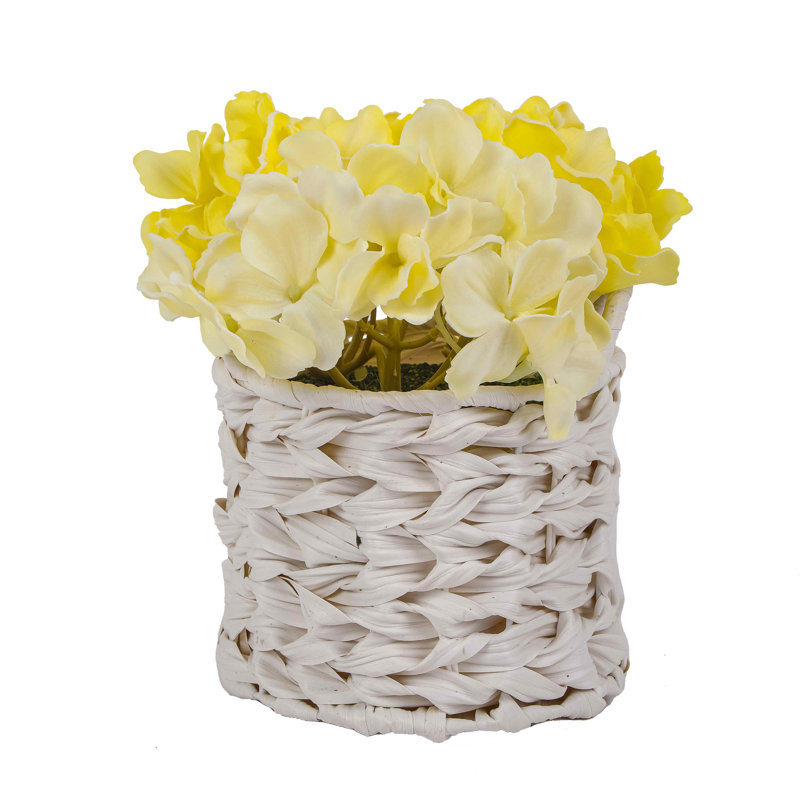 Bouquet d'hortensias dans un panier blanc, Jaune clair