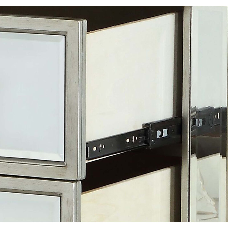 Commode à finition miroir
