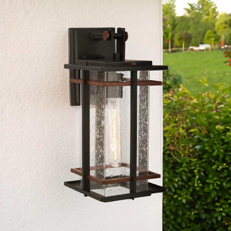 Lanterne murale d'extérieur Plaisance, H 14,75 po x l 6,5 po x P 7,75 po