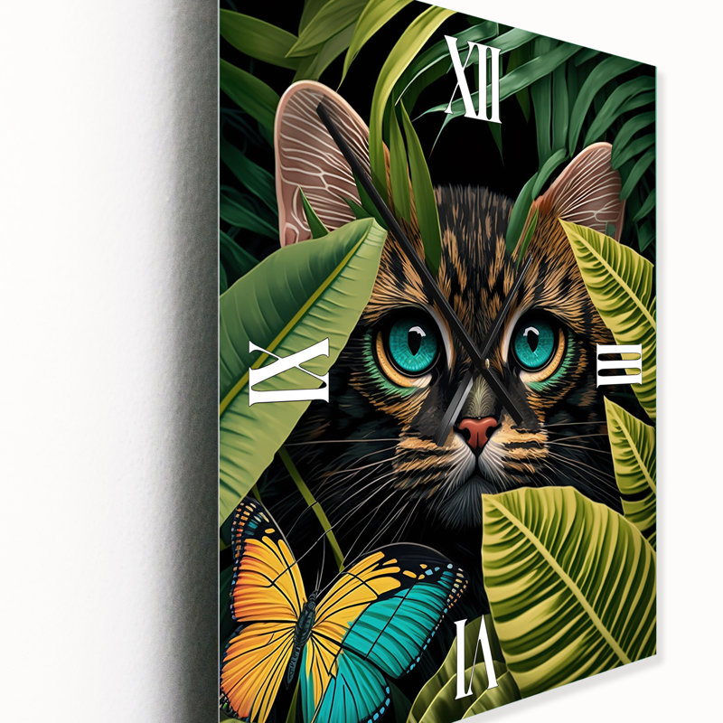 Joli chat avec un papillon dans les buissons de la jungle I - animaux, horloges murales, Moyen