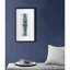 Agate bleue encadrée pour mur - art dimensionnel, agate céruléenne teinte naturelle, fond blanc doux, protection en verre, cadre noir, décor à suspendre, art avec base et intérieur