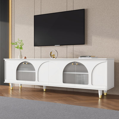 Meuble télé contemporain avec tablettes réglables pour téléviseur de 78 po ou moins, console multimédia élégante avec poignées dorées et portes en verre cannelé, centre de divertissement délicat pour le salon, blanc