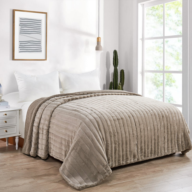 Jeté Super Mink, Gruau, L 50 po x L 60 po