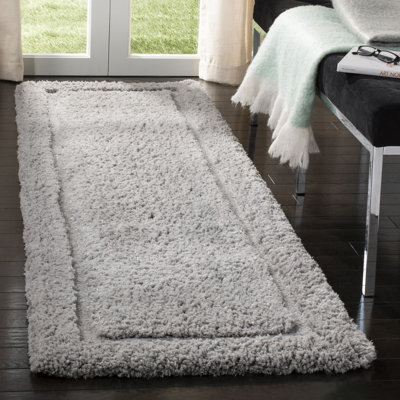 Tapis gris à poils longs touffeté à la main Wilbert