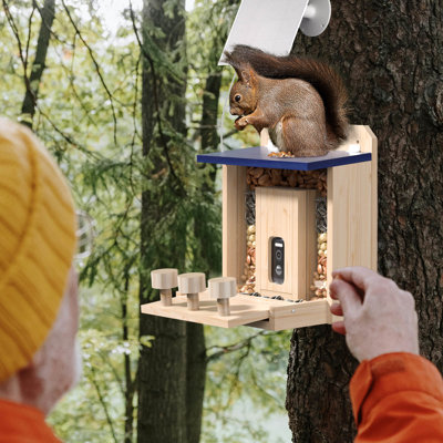 Mangeoire à écureuil intelligente avec caméra solaire, barre à écrous en bois de 1,5 l et table de pique-nique, affichage HD en direct, contrôle de l'application, Wi-Fi 2,4 g, carte Tf de 64 Go incluse, idéale pour regarder des écureuils en plein 