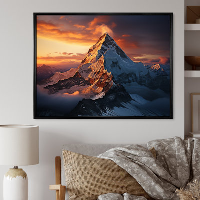 Montagnes jaunes enneigées au coucher du soleil, sommet de l'Everest II - paysage de montagnes, art mural