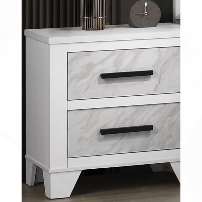 Table de chevet blanche avec poignées noires et barre de chevet