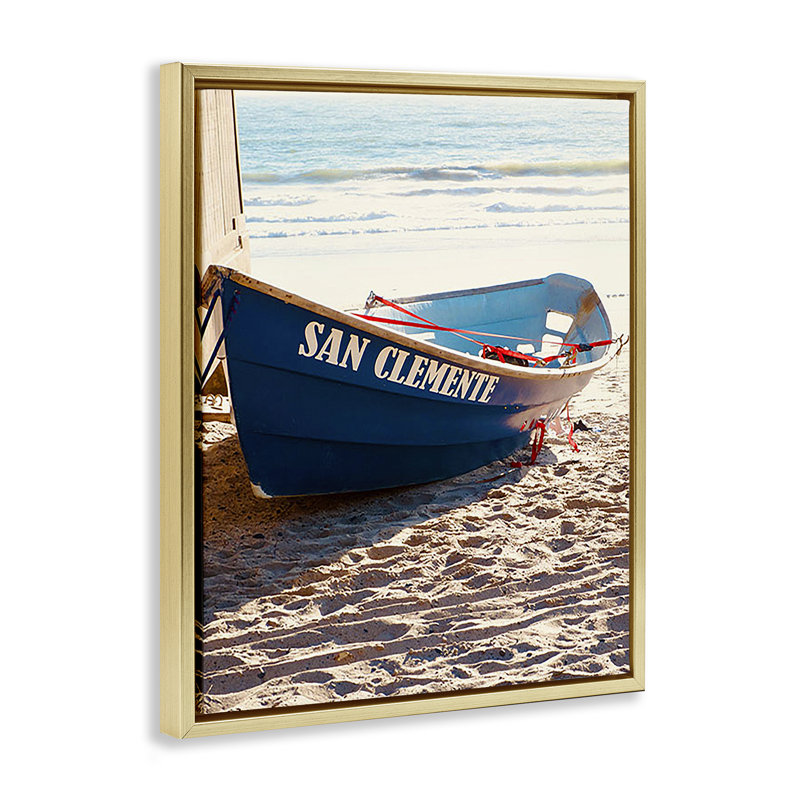 «Blue Boat on Sand», toile encadrée flottante grise par Ashley Singleton, Cadre flottant métallique doré, H 21 po x l 17 po