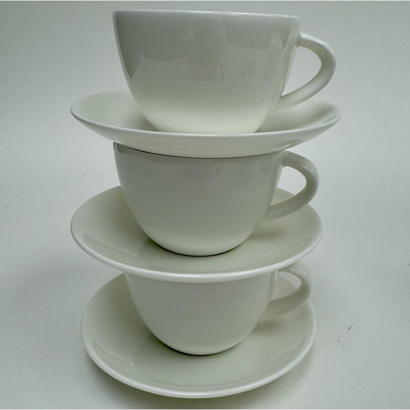 Vaisselle et service en porcelaine tendre. Service à thé 15 pièces, service pour 6, blanc classique