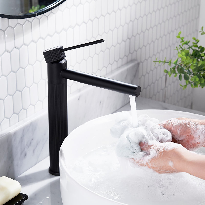 Single-handle Bathroom Faucet with Drain Assembly, Matte Black