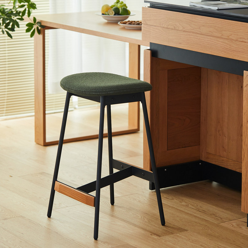 Tabouret de bar scandinave avec siège rembourré et repose-pieds en bois [Vert olive]