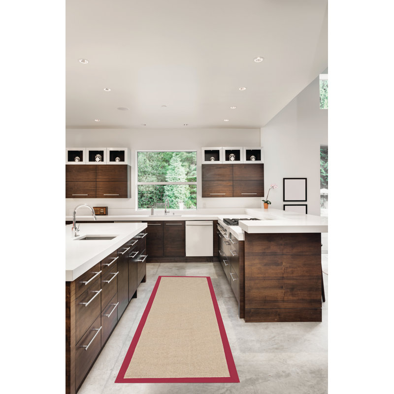 Tapis berbère beige clair avec bordure en coton rouge fait à la main Nannette, Tapis de couloir 2 pi 6 po x 8 pi