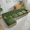 Canapé Chesterfield en L 135 po - Velours adapté aux animaux de compagnie, jupe à pampilles, accoudoirs courbés - Vert