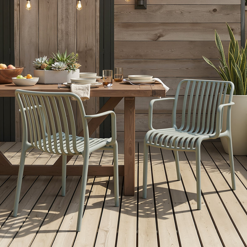 Chaise de salle à manger empilable pour l'extérieur, chaise de patio sans assemblage, fauteuils en plastique toutes saisons (ensemble de 4)