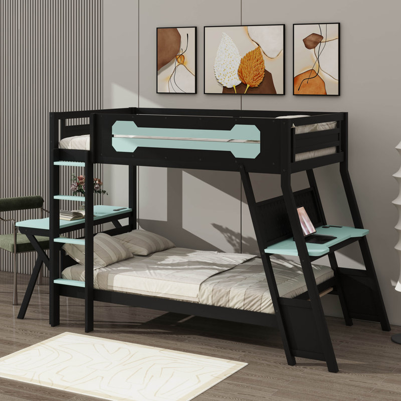 Lit superposé simple avec deux bureaux de jeu intégrés et ports USB, cadre de lit superposé en bois avec rangement en panneau perforé, barrière de sécurité et échelle