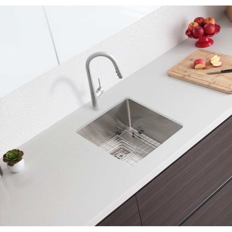 Évier de cuisine à simple cuve en acier inoxydable avec crépine carrée 16 po.