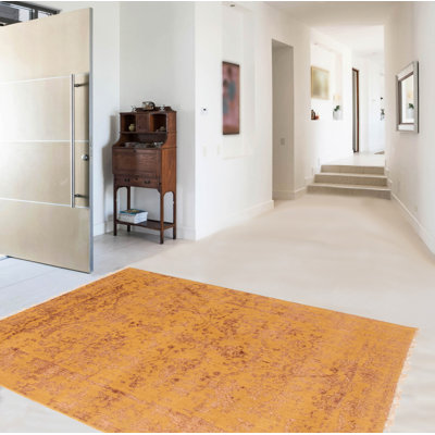 Tapis oriental doré foncé noué à la main Massie