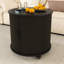 Table de bout cylindrique avec station de charge et rangement pour porte coulissante