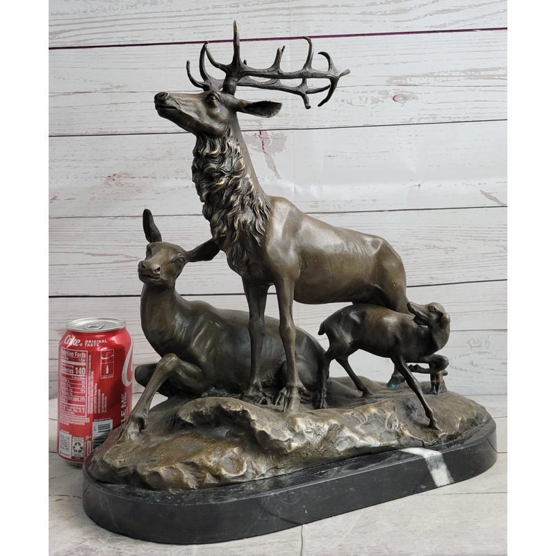 Sculpture de famille de cerfs