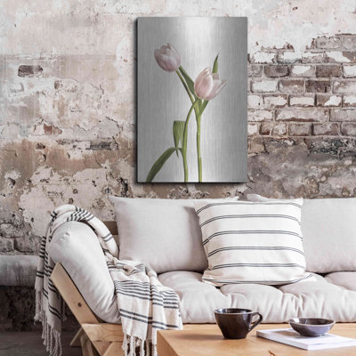 «Light Tulips IV» par Debra Van Swearingen