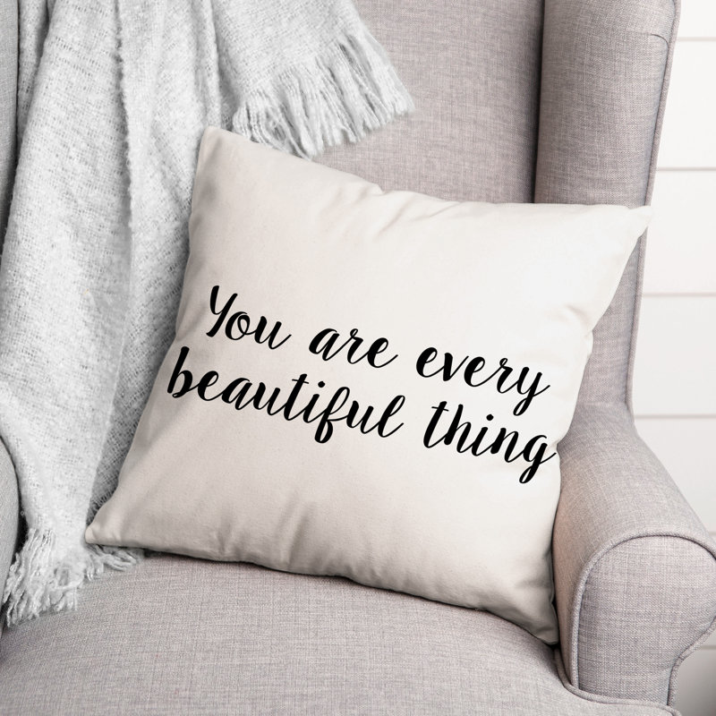 Coussin décoratif noir et blanc "You Every Beautiful Thing"