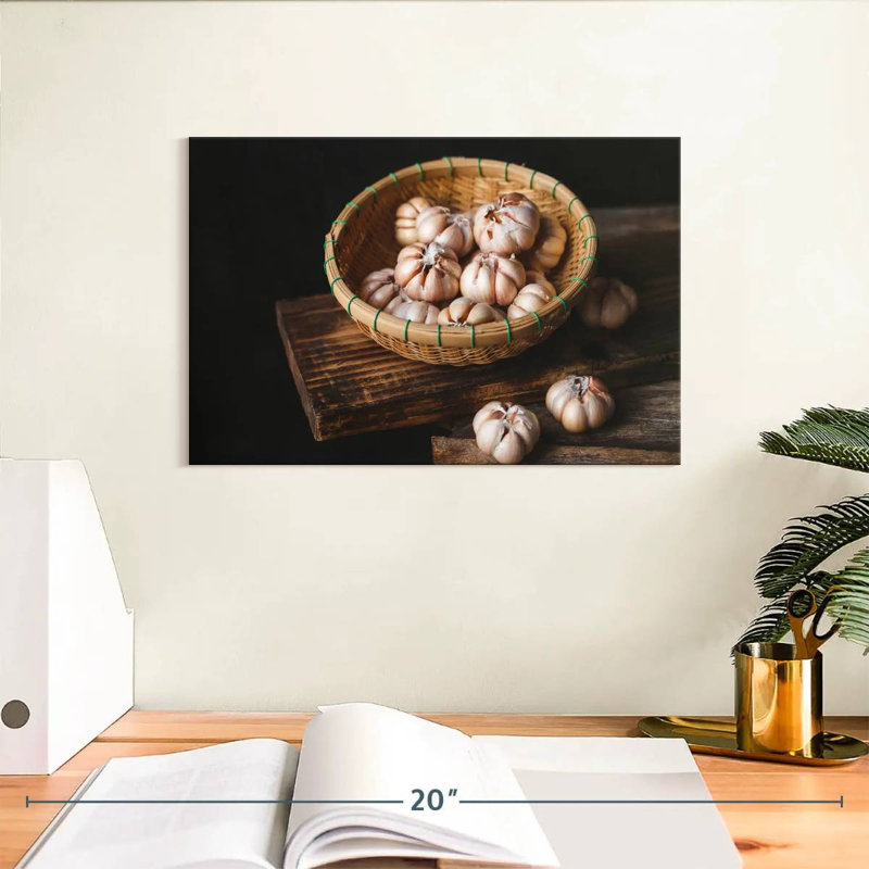 Yarlin Garlic, 8" H x 12" W