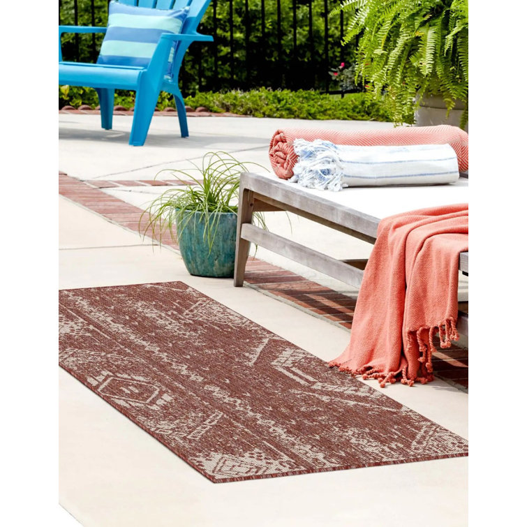 Loreen Geometric Machine Woven Rectangle Polypropylene Indoor / Outdoor Area Rug in Rust Red