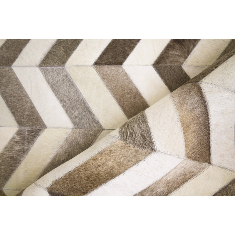 Natural Hide Cowhide Chevron Area Rug, Rectangle 5' x 8'