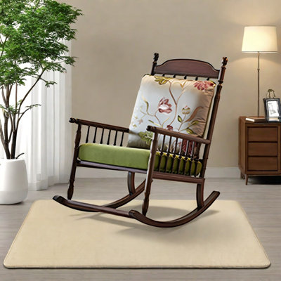 Chaise berçante élégante en noyer massif