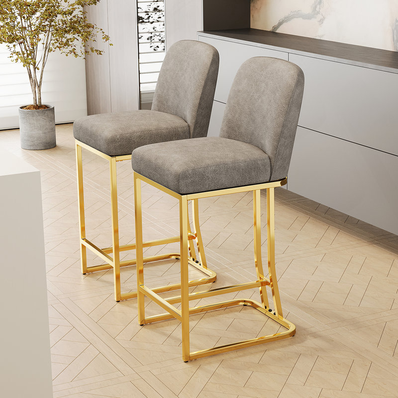 Ensemble de chaises de bar pivotantes à 360 ° polyvalentes pour divers réglages avec un design élégant