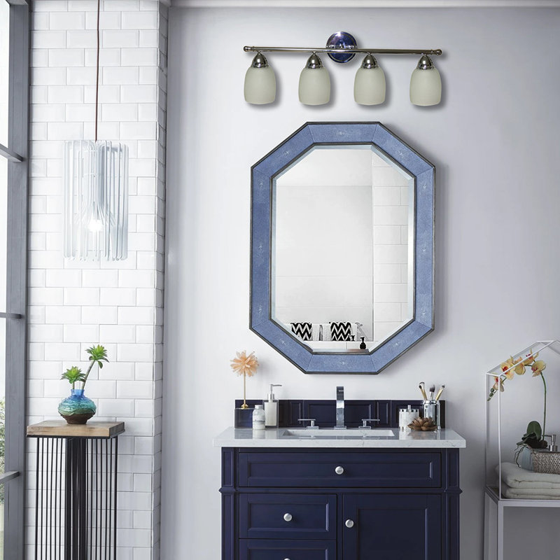 Éclairage pour salle de bain 4 lumières à finition chromée à intensité variable Batholomew
