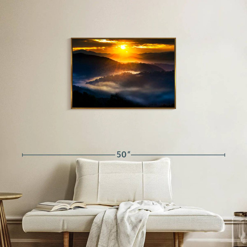 Lever de soleil sur les montagnes enfumées, Cadre flottant doré, 46 po x 31 po