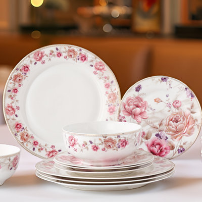 Service de table en porcelaine tendre Lorren Home Trends, 12 pièces, service pour 4, motif rose avec bordure dorée.