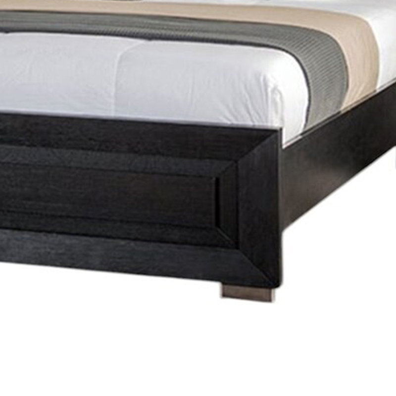 Grand lit Ashen, tête de lit à DEL, pieds en métal chromé, bois noir rustique, Grand
