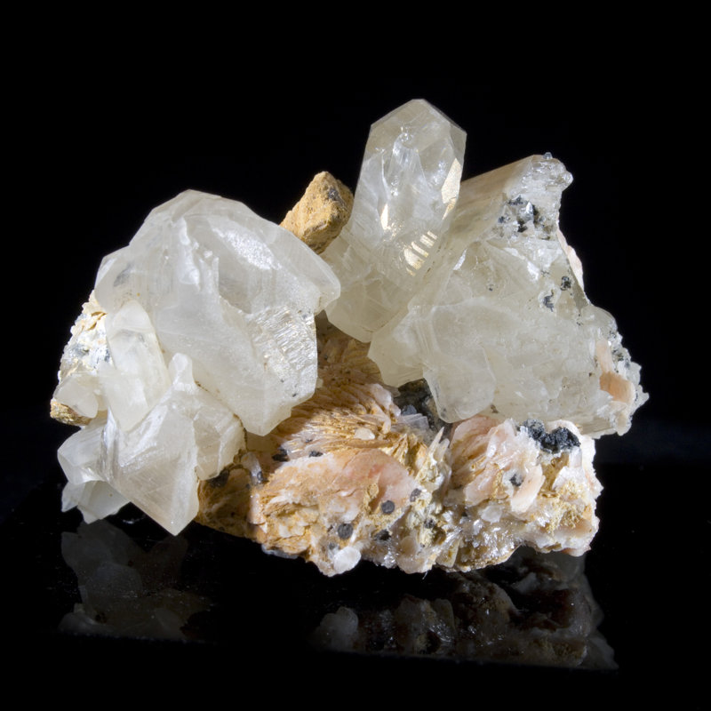 Cerussite et Galena sur miniature barite rose. Mibladen, Maroc