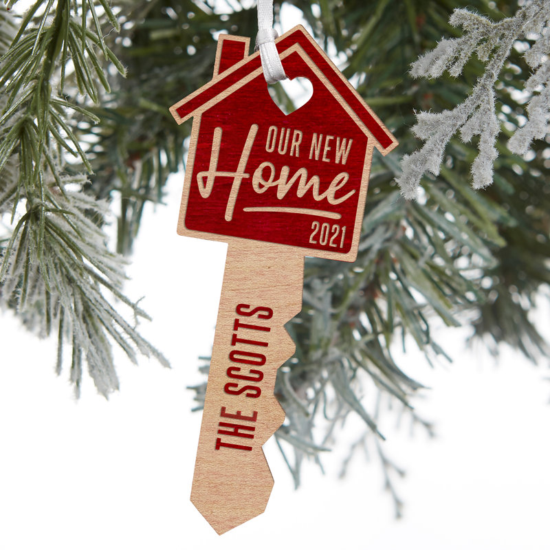 Ornement en forme de clé en bois Our First Home, Rouge
