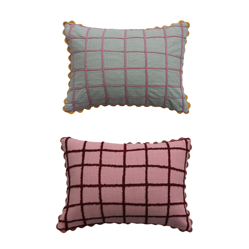 Coussin en coton brodé avec bordure RicRac